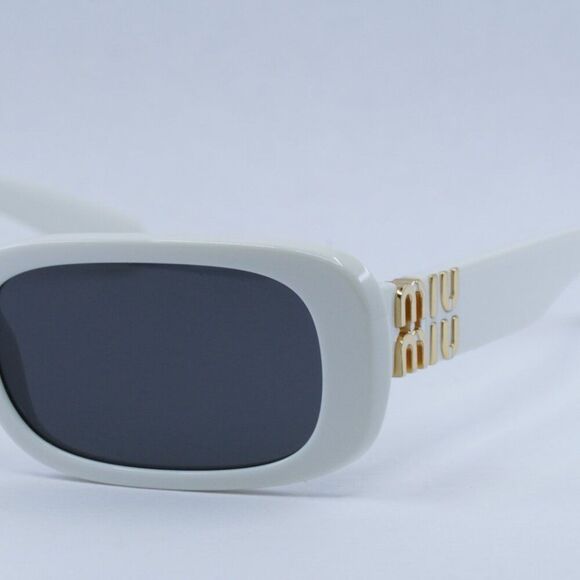 🕶️ New Miu Miu MU08ZS 1425S0 Sunglasses - White Ivory Frame, Dark Grey Lenses - Picture 4 of 11